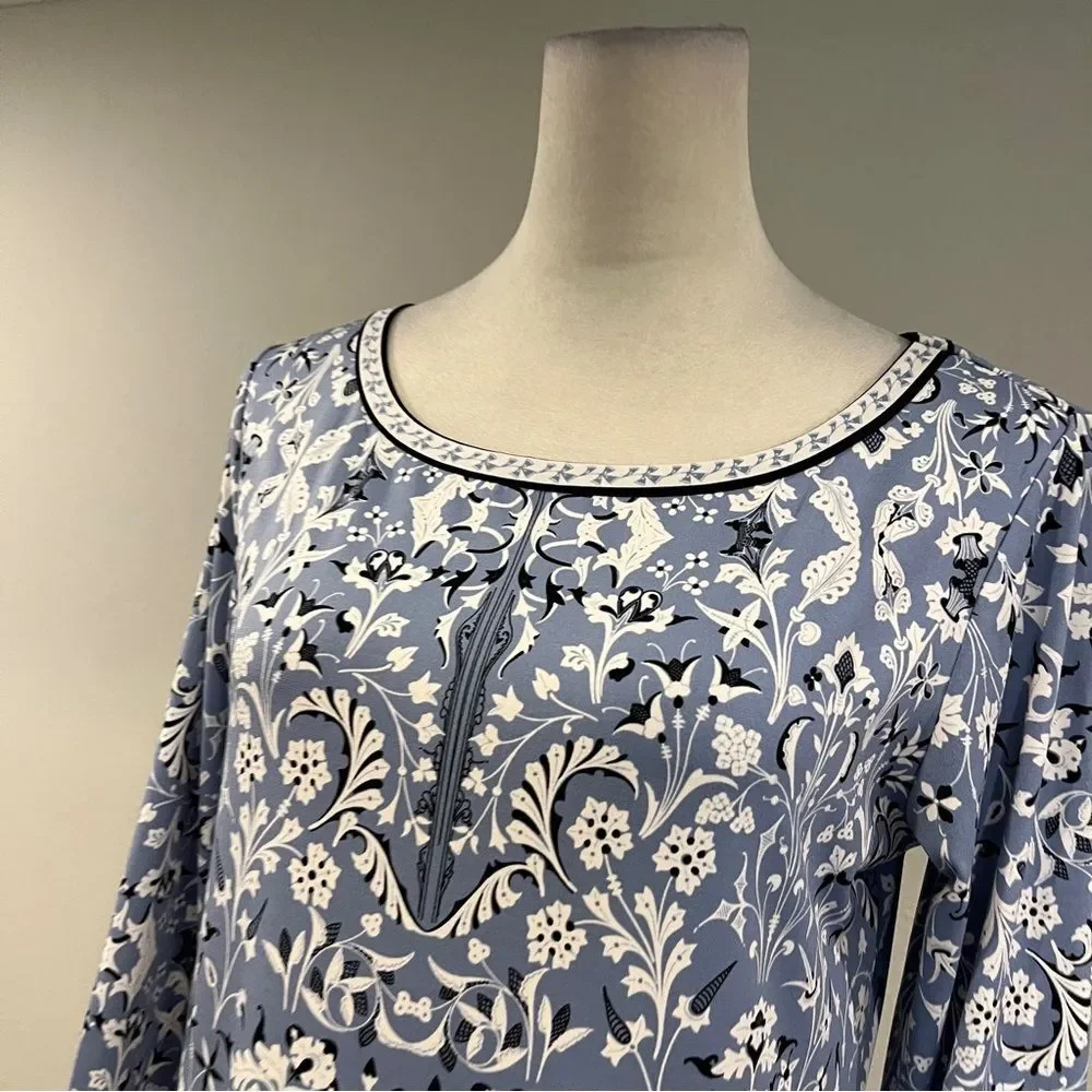 Pale blue and White‎ Long Sleeve stretchy mini Dress size large